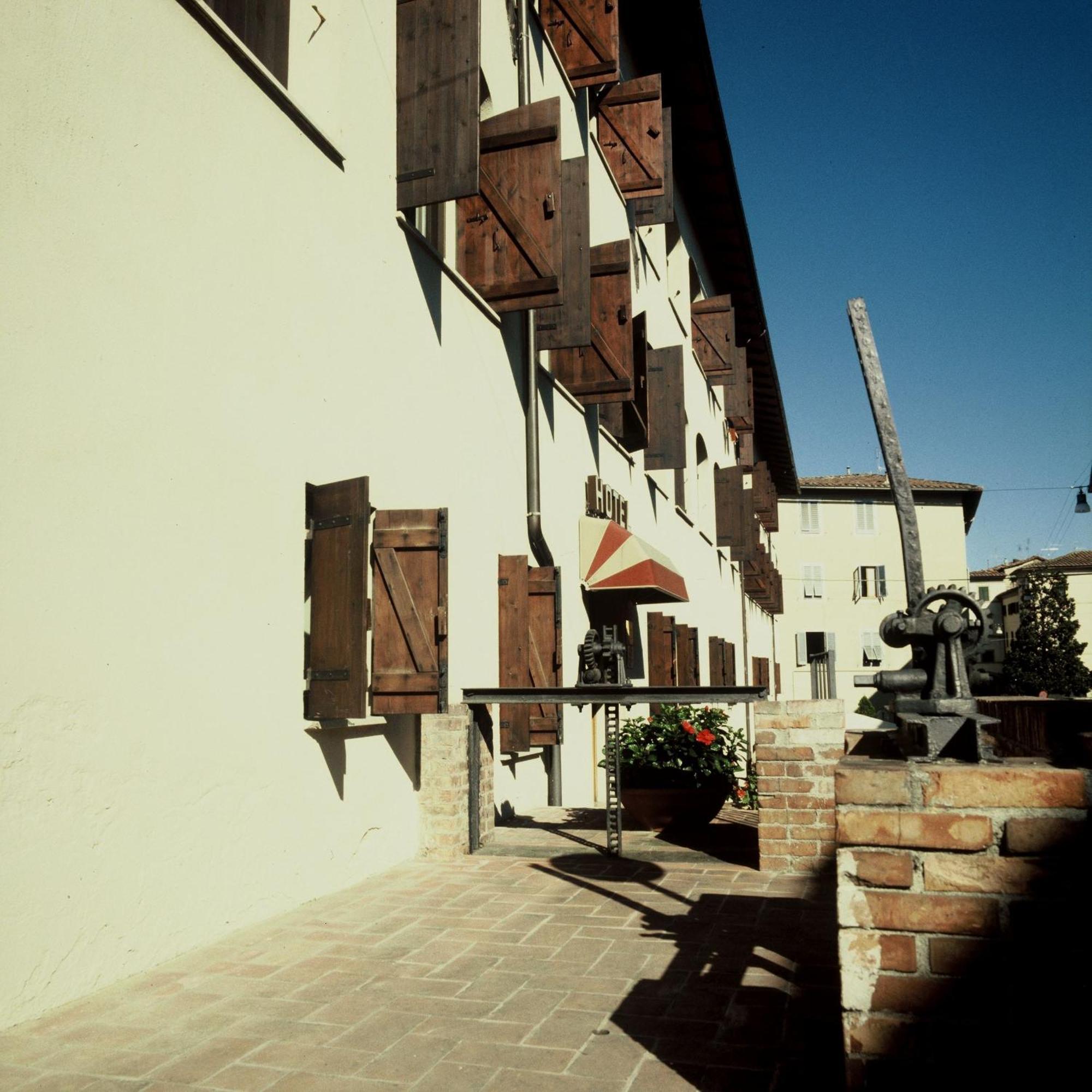 Hotel La Vecchia Cartiera Colle di Val d'Elsa Exterior foto